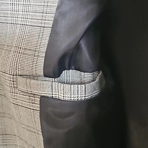 H&M fall/ spring coat. - Picture 4 of 8